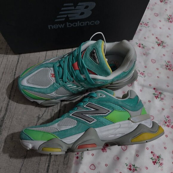 New Balance 9060 Green Sneakers - Picture 1 of 7